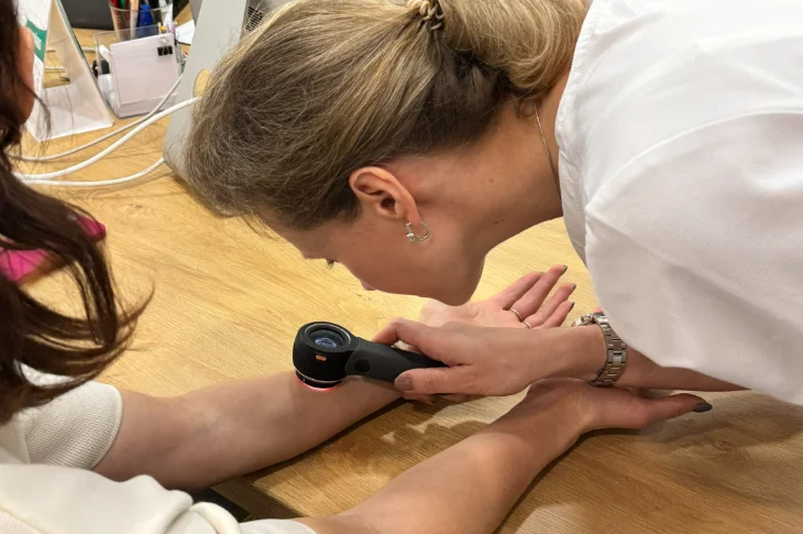 Ādas aprūpe pēc saules vai solārija: dermatologa padomi