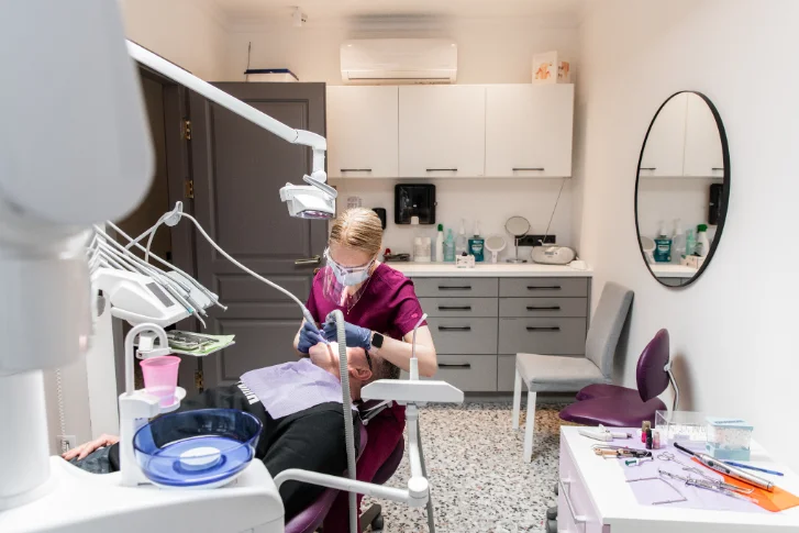 Zobu implantu priekšrocības un trūkumi - uzzini svarīgāko